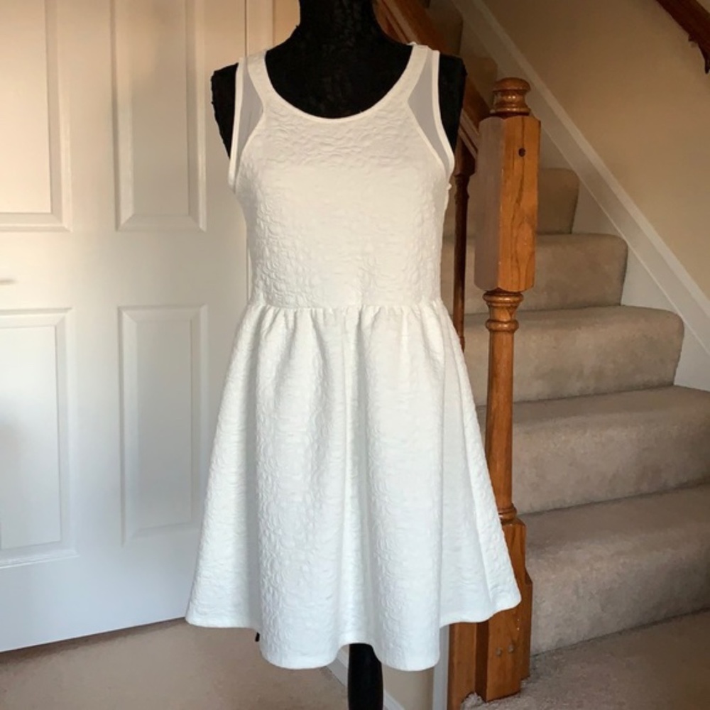 White sleeveless dress with sewn flower design